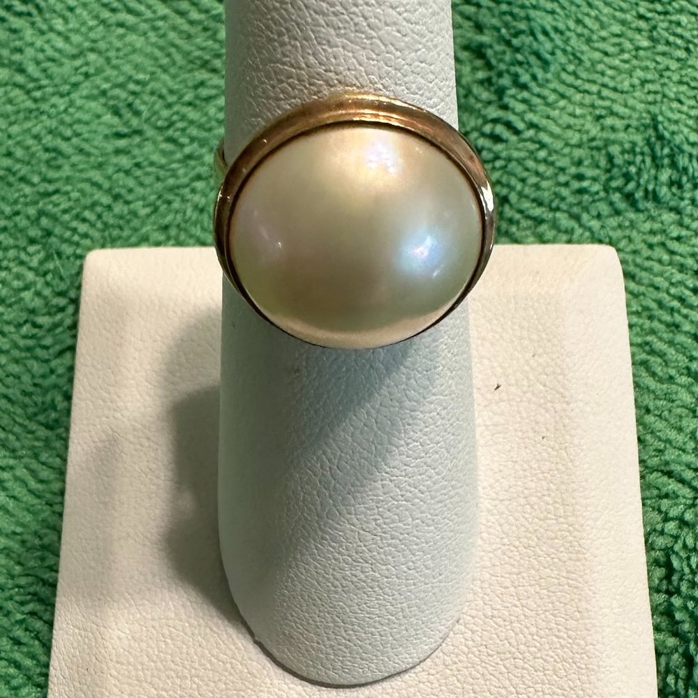 Simple yet elegant 14k mabe pearl ring  16.8mm.   Size 5.75